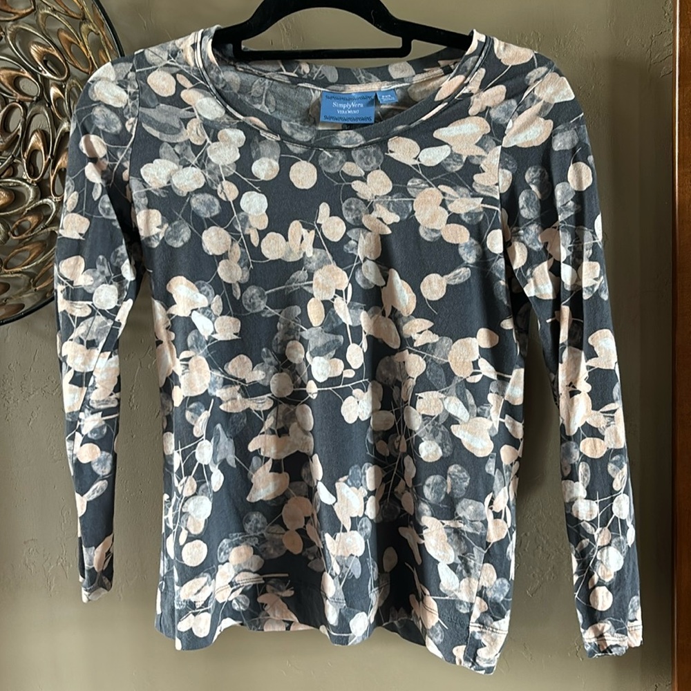 Simply Vera PXS top long sleeve NWOT